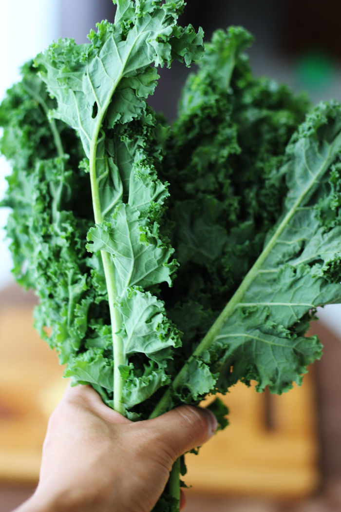 Cải xoăn xào tỏi, salad cải xoăn giúp bạn ngừa nguy cơ mắc bệnh nan y