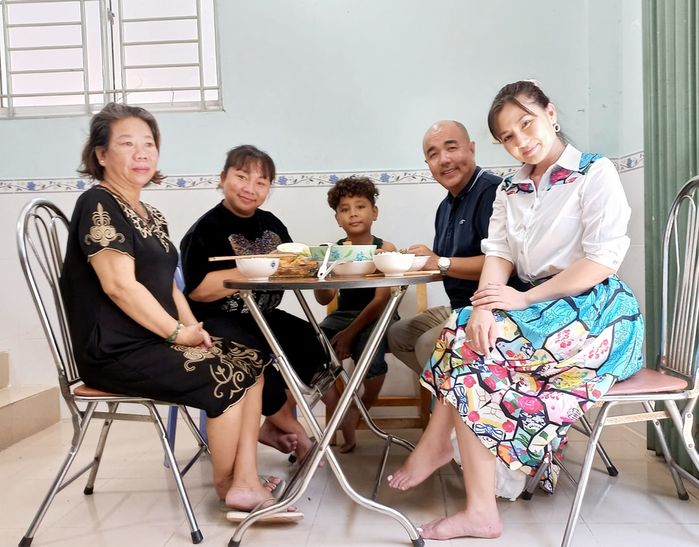 Kim Đào: bị chồng phụ bạc, chị hai từ mặt vì kể xấu cha trên báo