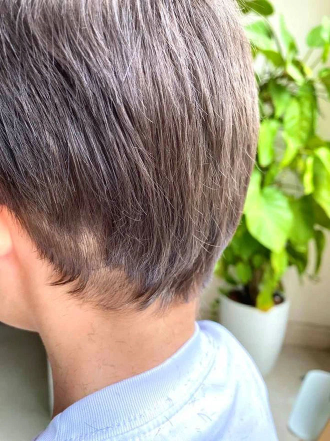 Mỹ nhân cắt tóc cho chồng con: Không khéo hết dịch mở luôn cửa tiệm