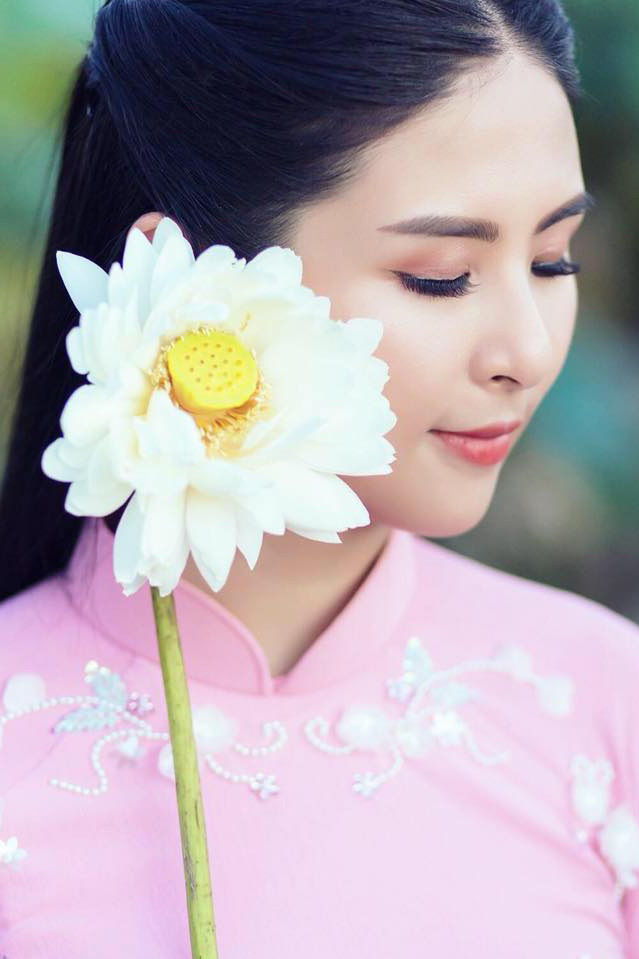 Mỹ nhân Việt thả dáng bên sen: Lynk Lee khiến hội chị em phải dè chừng