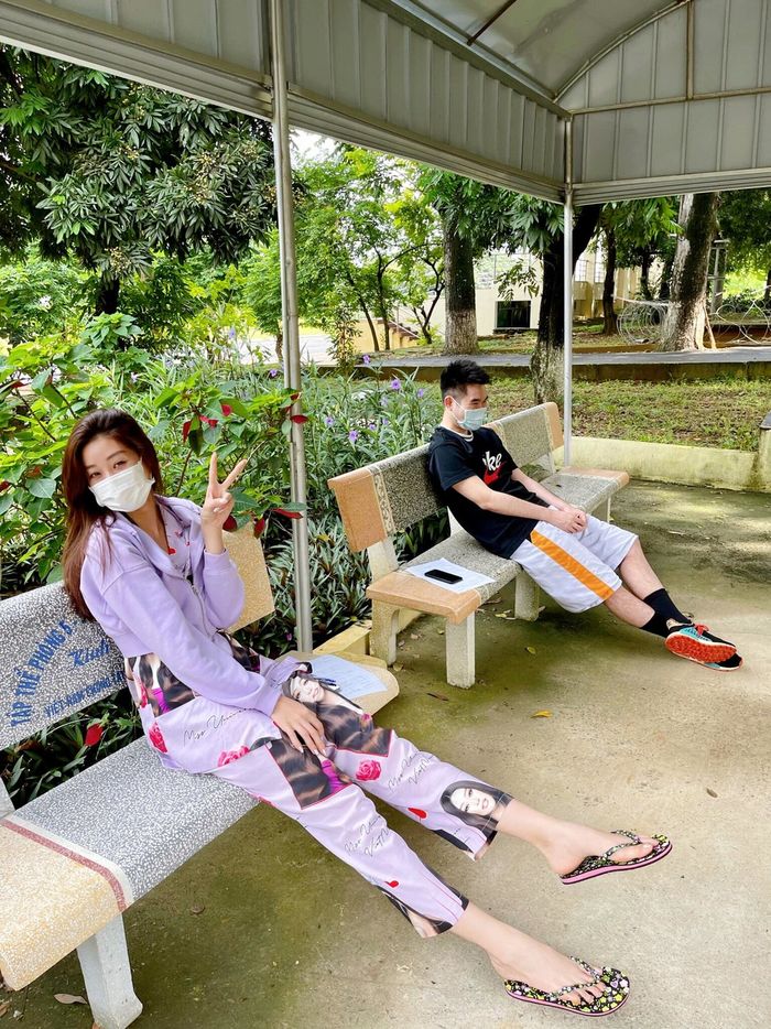 Mỹ nhân Việt trong khu cách ly: Minh Tú, Khánh Vân thành cây hài