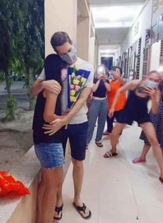 Mỹ nhân Việt trong khu cách ly: Minh Tú, Khánh Vân thành cây hài