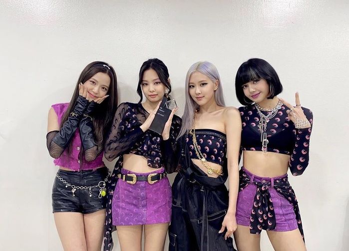 Netizen thắc mắc khi Jennie liên tục đụng hàng các thành viên khác