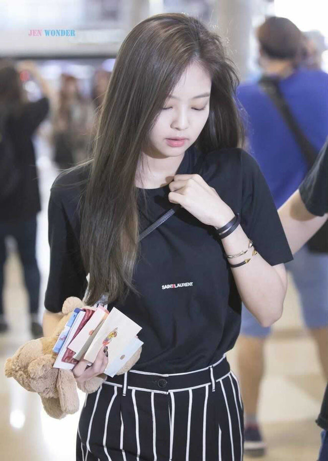 Netizen thắc mắc khi Jennie liên tục đụng hàng các thành viên khác