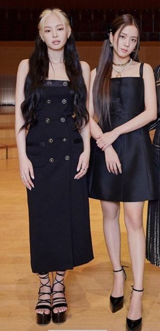 Netizen thắc mắc khi Jennie liên tục đụng hàng các thành viên khác