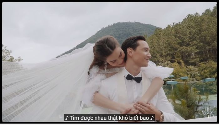 Ngập cảnh hôn trong clip nhắc hành trình yêu của Hồ Ngọc Hà - Kim Lý