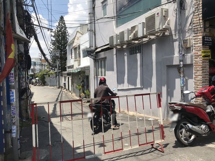 Người dân né chốt chính, Gò Vấp lập 26 chốt phụ để kiểm soát ra vào