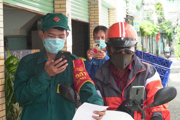 Người dân né chốt chính, Gò Vấp lập 26 chốt phụ để kiểm soát ra vào