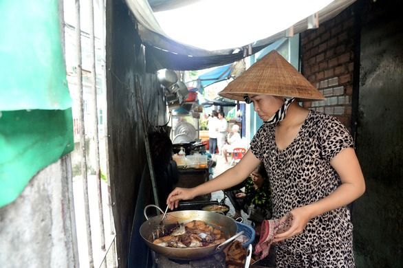 Người lao động lao đao vì dịch, TP.HCM chi 345 tỉ đồng hỗ trợ