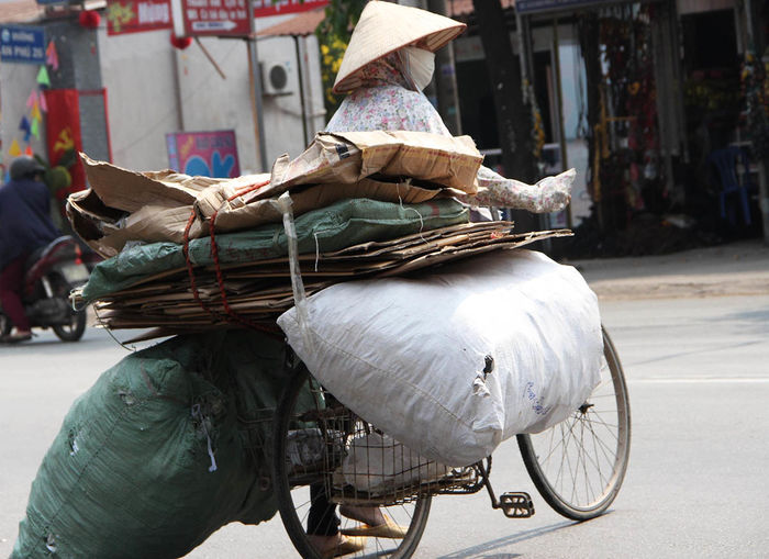 Người lao động lao đao vì dịch, TP.HCM chi 345 tỉ đồng hỗ trợ