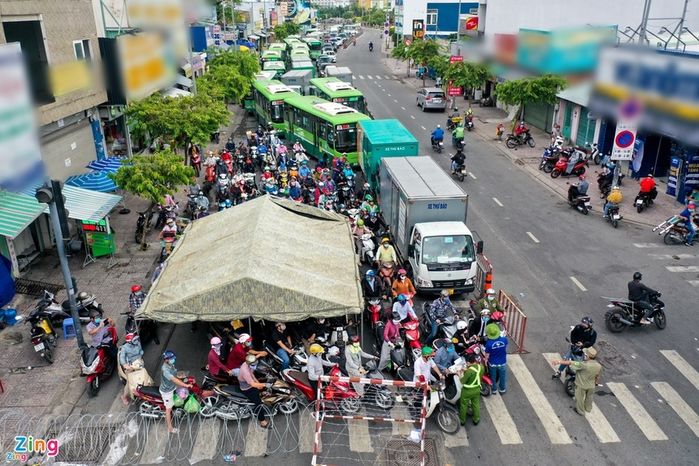 Nguy cơ lây Covid-19 từ các điểm ùn tắc GT: Người dân hạn chế ra đường