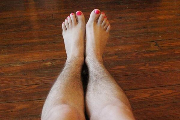 Nhân tướng học: Con gái có nhiều lông được dự đoán là cưới chồng giàu