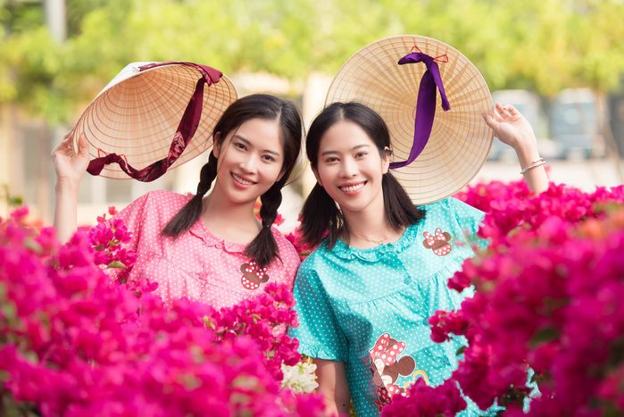 Những cặp chị em Vbiz mặt xinh - dáng đẹp khiến CĐM mệt tim