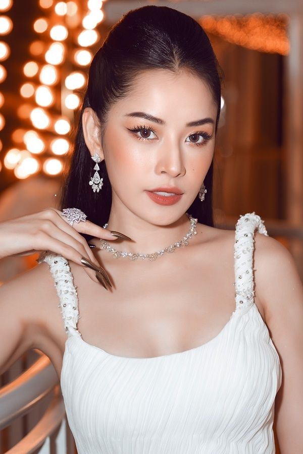 Những điểm xấu sao Việt buộc phải giấu: Bàn chân Ngọc Trinh bị gọi tên
