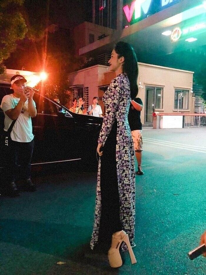 Những đôi giày không ai dám mang của sao: Hoàng Thùy chưa độc nhất