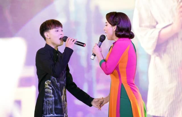 Những nhóc tì chịu lắm thiệt thòi vì trót sinh ra là người nổi tiếng