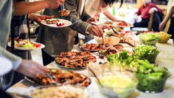 Những thủ thuật giúp nhà hàng buffet không bao giờ lỗ: Độn các món rẻ
