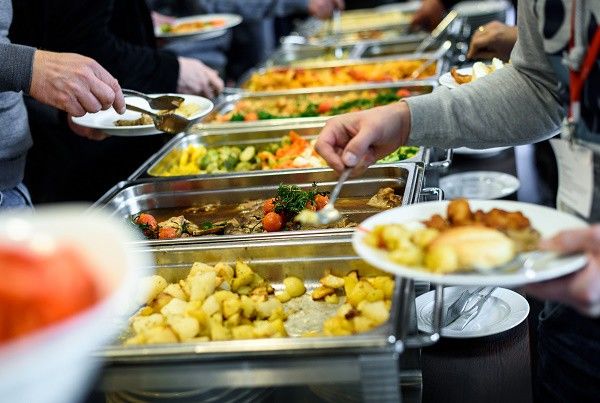 Những thủ thuật giúp nhà hàng buffet không bao giờ lỗ: Độn các món rẻ