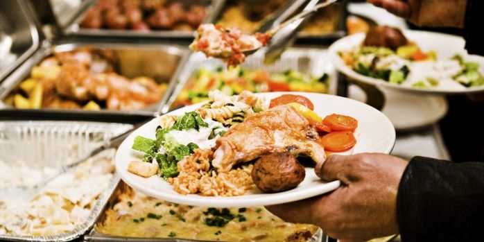 Những thủ thuật giúp nhà hàng buffet không bao giờ lỗ: Độn các món rẻ