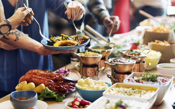 Những thủ thuật giúp nhà hàng buffet không bao giờ lỗ: Độn các món rẻ