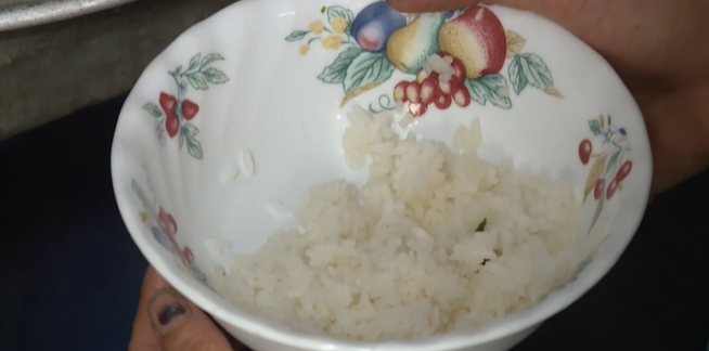 Nữ công nhân thu gom rác bị nợ 6 tháng lương: Con nghỉ học vì xấu hổ
