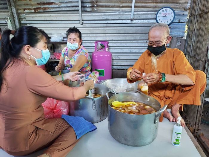 Cụ ông tốt bụng: Ai đói tôi cho ăn, đau cho thuốc và chết tặng hòm