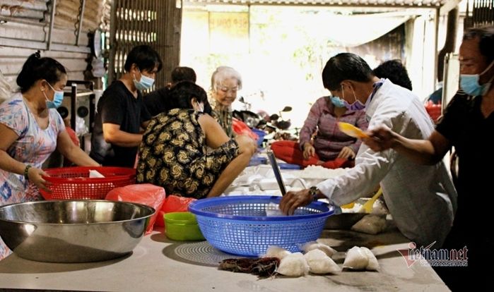 Cụ ông tốt bụng: Ai đói tôi cho ăn, đau cho thuốc và chết tặng hòm