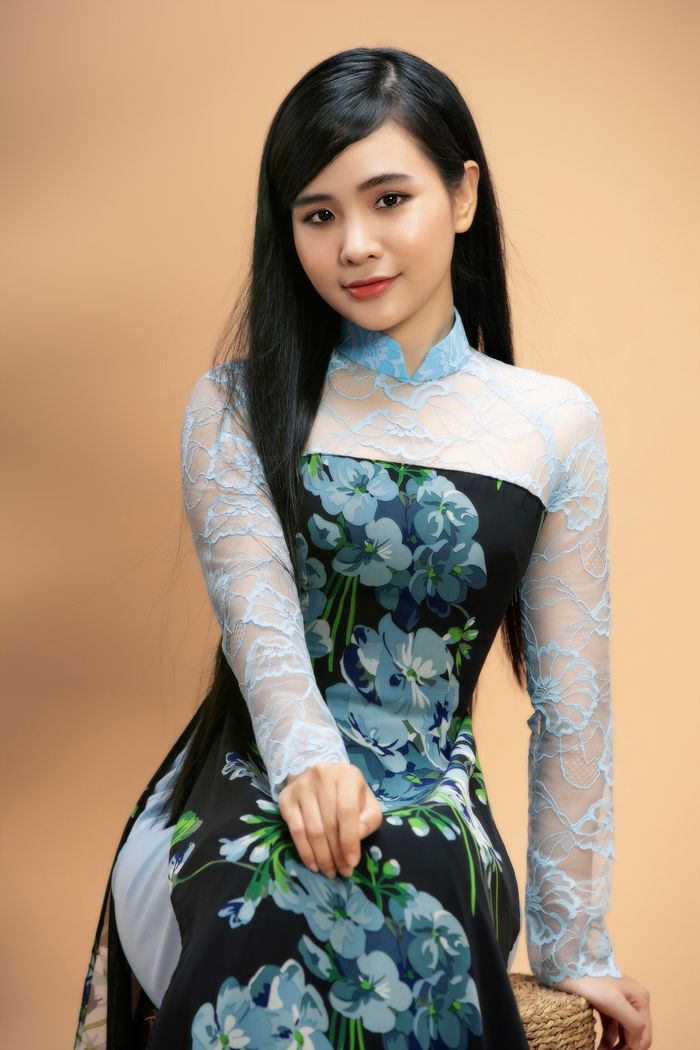Phi Nhung nhận nuôi 3 cô con gái cũng là ca sĩ nổi tiếng