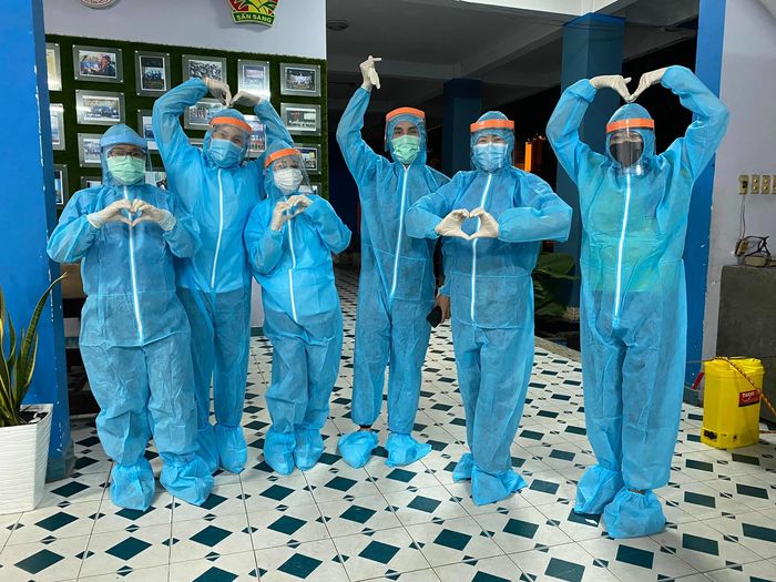 Quỳnh Hoa và loạt sao Việt xung phong làm tình nguyện viên tuyến đầu
