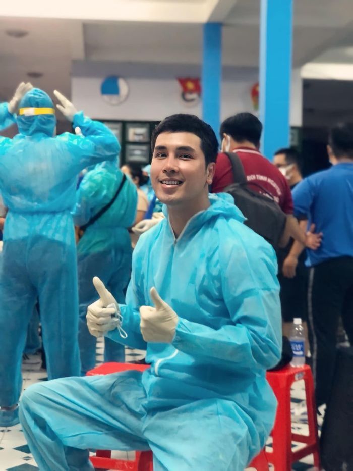 Quỳnh Hoa và loạt sao Việt xung phong làm tình nguyện viên tuyến đầu
