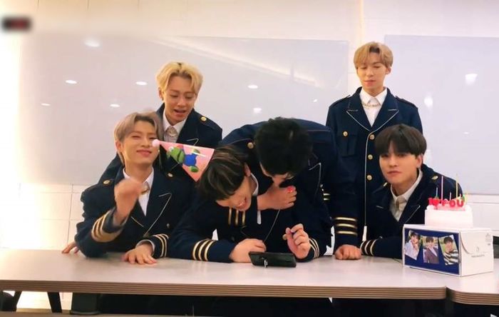 Rùng mình khi nghe chuyện idol gặp khách tại các công ty giải trí