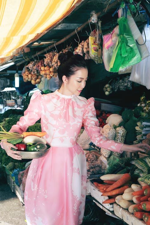 Sao Việt ăn diện lồng lộn đi chợ: Đỗ Thị Hà cũng chưa bằng Khánh Vân