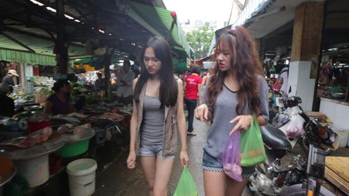 Sao Việt ăn diện lồng lộn đi chợ: Đỗ Thị Hà cũng chưa bằng Khánh Vân