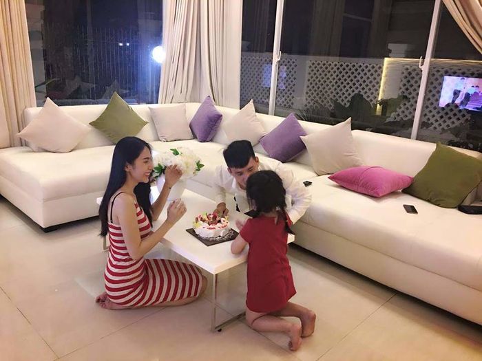 Sao Việt đẻ con trước - cưới tính sau: Tưởng ngược đời mà lại viên mãn