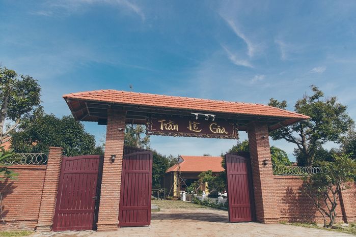 Sao Việt giàu sang cả họ được nhờ: Ngọc Trinh tiêu biểu nhất