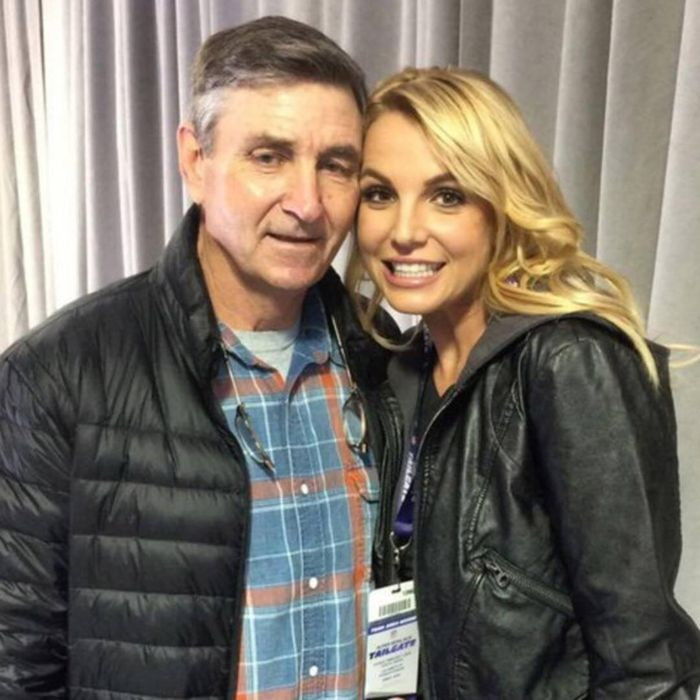 Sao Việt phẫn nộ khi biết Britney Spears bị giám sát 13 năm