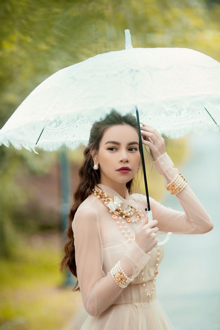 Stylist chê người lao động đã tạo nên phong cách Hà Hồ, Nhã Phương