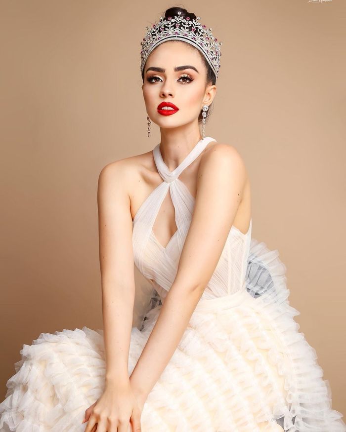 Tân Miss Universe 2020 mất ngôi Hoa hậu ở quê nhà vào tay Á hậu 1