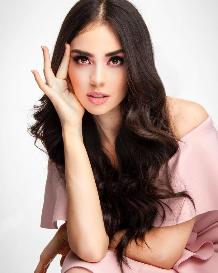 Tân Miss Universe 2020 mất ngôi Hoa hậu ở quê nhà vào tay Á hậu 1