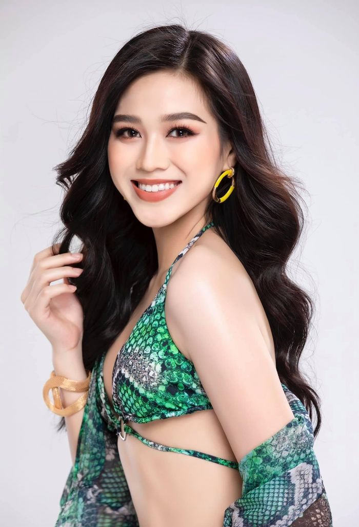 Tăng tốc cho Miss World: Đỗ Thị Hà khoe chân dài trong clip tập luyện