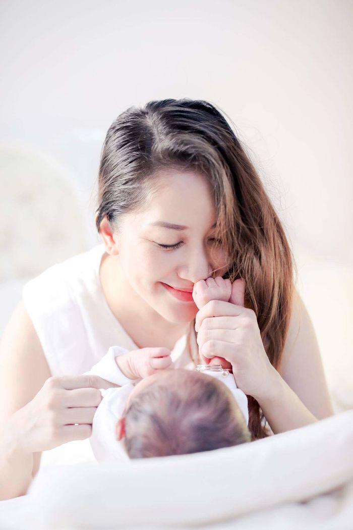 Thai kỳ khổ sở của mỹ nhân Việt: Thanh Ngọc bầm đen bụng