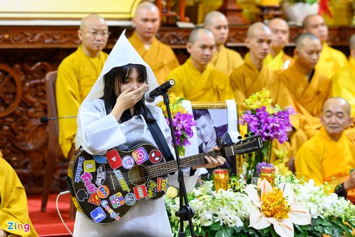 Thương cảm những nhóc tỳ Vbiz không biết về đâu khi bố hoặc mẹ qua đời