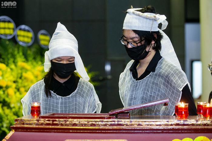 Thương cảm những nhóc tỳ Vbiz không biết về đâu khi bố hoặc mẹ qua đời