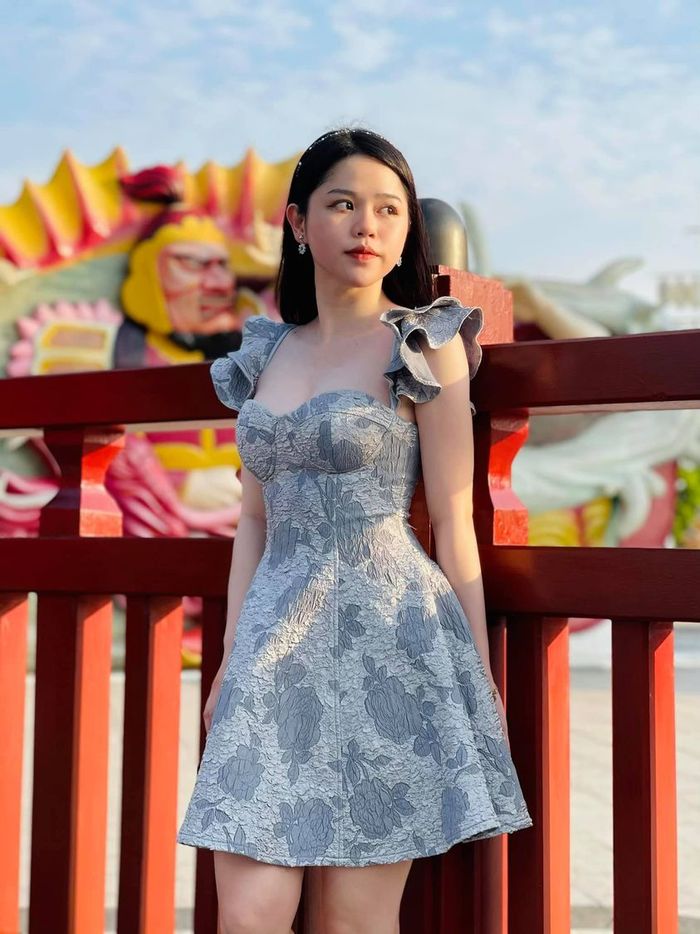 Tình cũ Quang Hải khoe da trắng, dáng nuột sau “thời đen nhẻm”