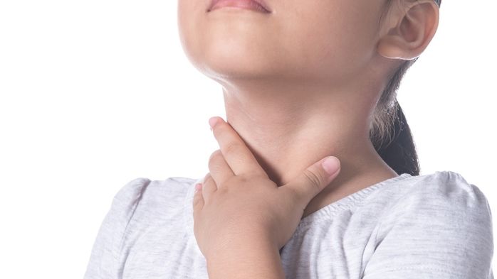 Trẻ nguy kịch khi ăn vải, chuyên gia lưu ý điều bố mẹ không thể bỏ qua