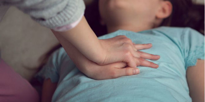 Trẻ nguy kịch khi ăn vải, chuyên gia lưu ý điều bố mẹ không thể bỏ qua
