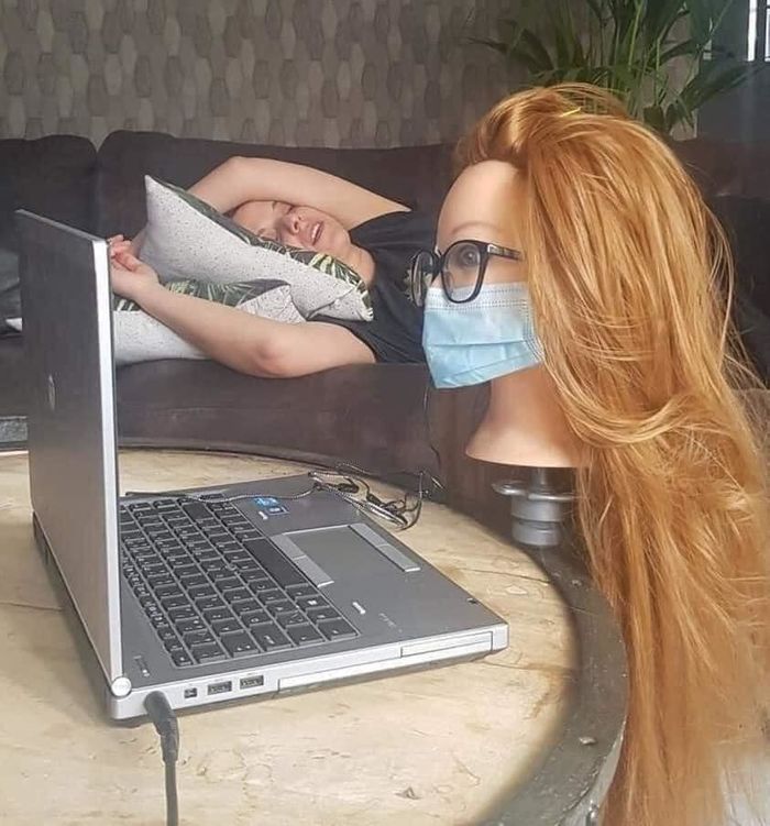 Trốn học online mùa dịch không hề giả trân: Lỡ bị gọi tên thì sao