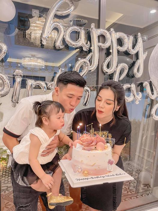 Trước giờ bóng lăn, hậu phương gửi lời yêu thương đến các cầu thủ