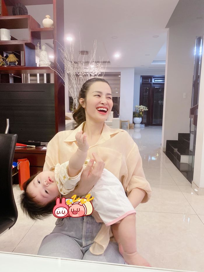 Từ hồi có ái nữ, level lầy lội của Đông Nhi tăng không phanh