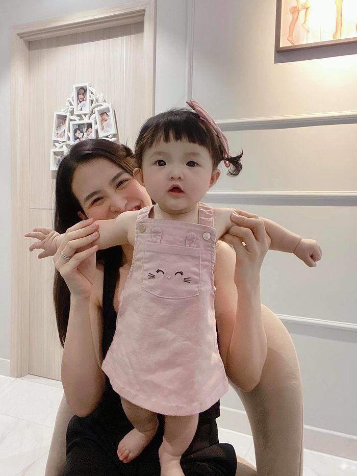 Từ hồi có ái nữ, level lầy lội của Đông Nhi tăng không phanh